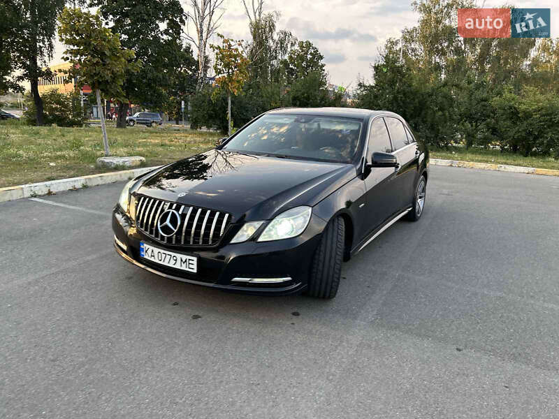 Седан Mercedes-Benz E-Class 2011 в Буче