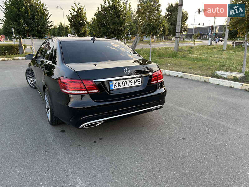 Седан Mercedes-Benz E-Class 2011 в Буче