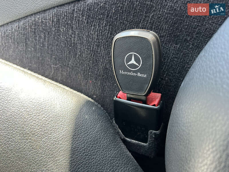 Седан Mercedes-Benz E-Class 2003 в Виннице