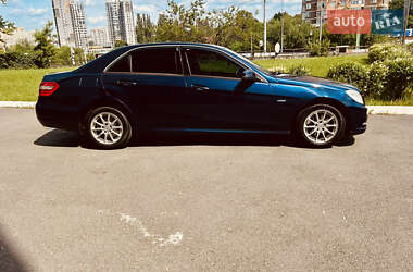 Седан Mercedes-Benz E-Class 2011 в 