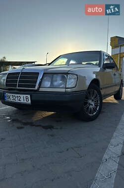 Седан Mercedes-Benz E-Class 1988 в Дубно