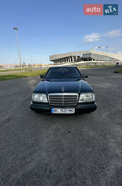Купе Mercedes-Benz E-Class 1996 в Львове