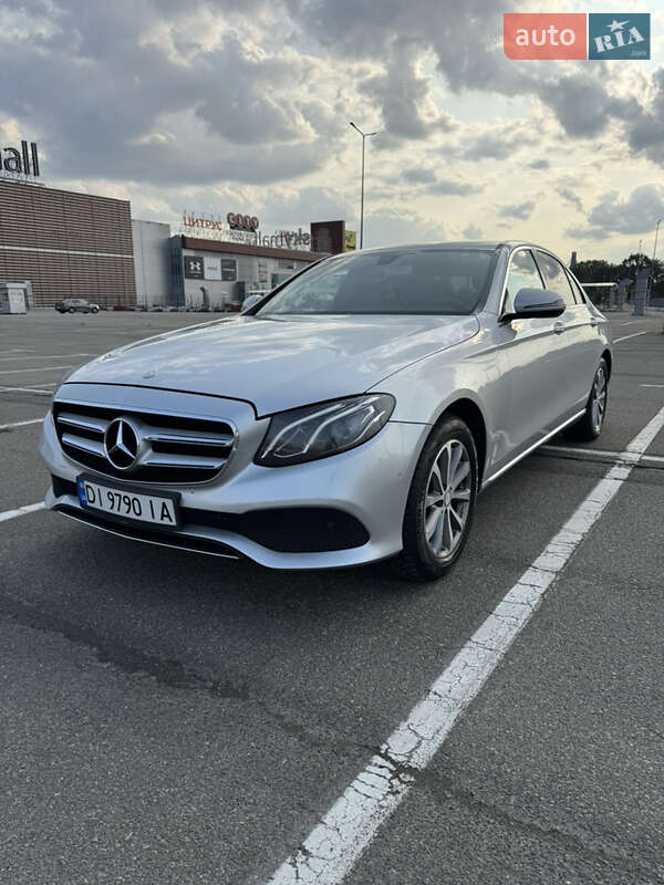 Седан Mercedes-Benz E-Class 2016 в 