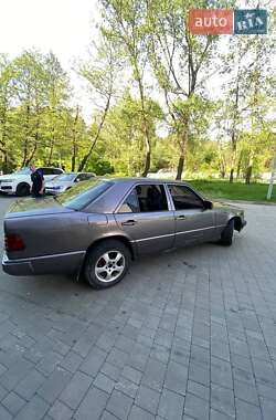 Седан Mercedes-Benz E-Class 1987 в Яворове