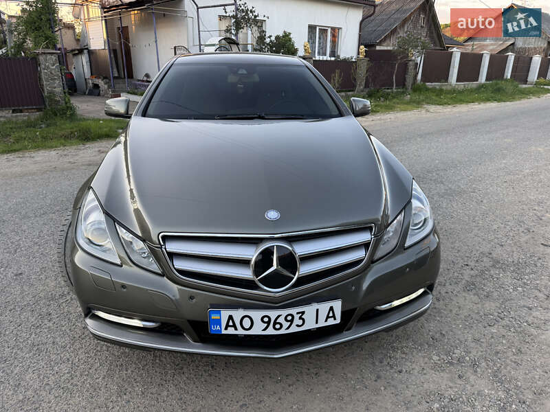 Купе Mercedes-Benz E-Class 2011 в Тересві
