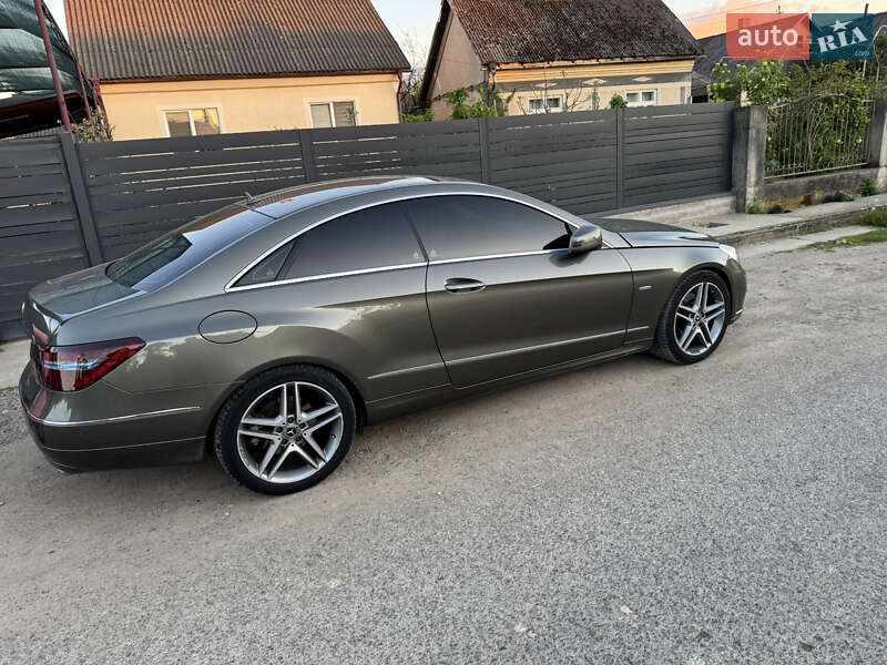 Купе Mercedes-Benz E-Class 2011 в Тересві
