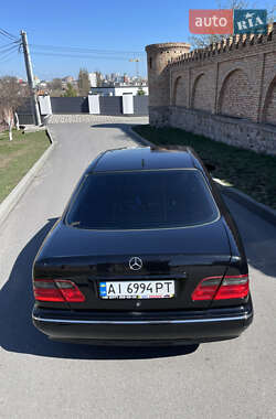 Седан Mercedes-Benz E-Class 2000 в 
