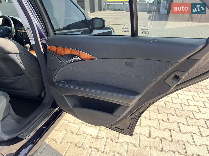 Седан Mercedes-Benz E-Class 2004 в Сокале