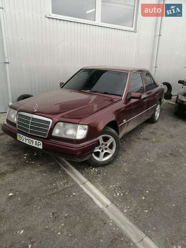 Седан Mercedes-Benz E-Class 1989 в 