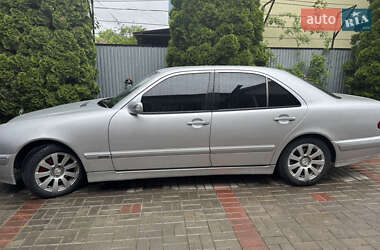 Седан Mercedes-Benz E-Class 2000 в 