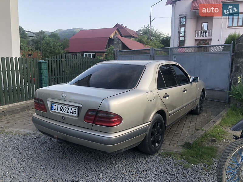Седан Mercedes-Benz E-Class 1997 в 