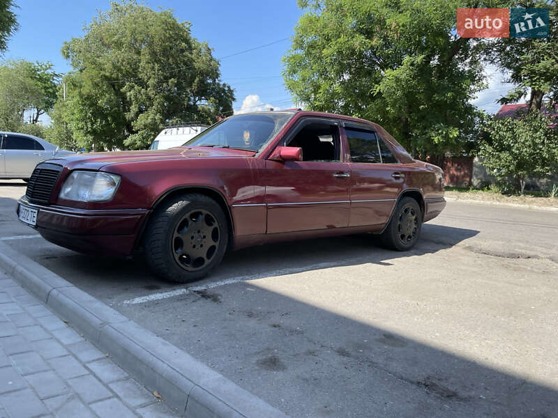 Седан Mercedes-Benz E-Class 1994 в 