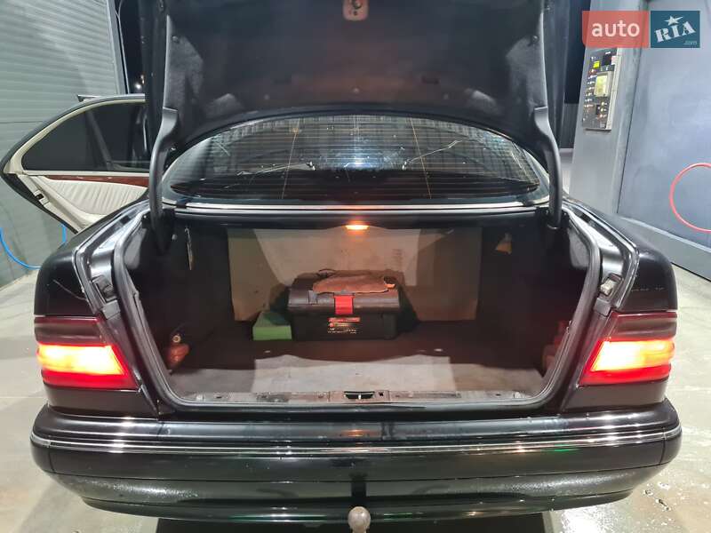 Седан Mercedes-Benz E-Class 2000 в Буске