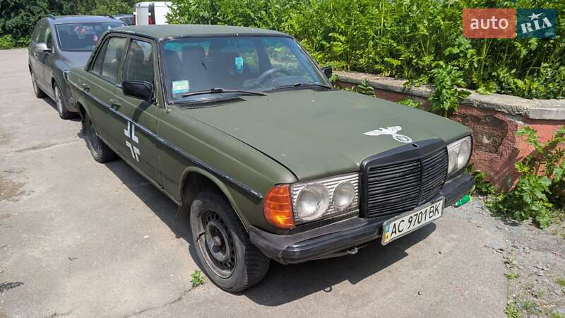 Седан Mercedes-Benz E-Class 1981 в 