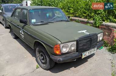 Седан Mercedes-Benz E-Class 1981 в 