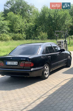 Седан Mercedes-Benz E-Class 2000 в 