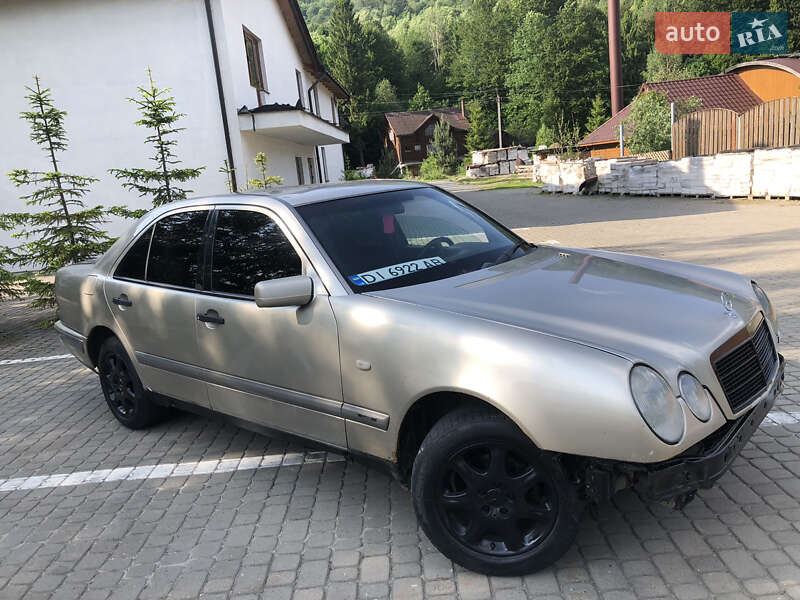 Седан Mercedes-Benz E-Class 1997 в Сколе