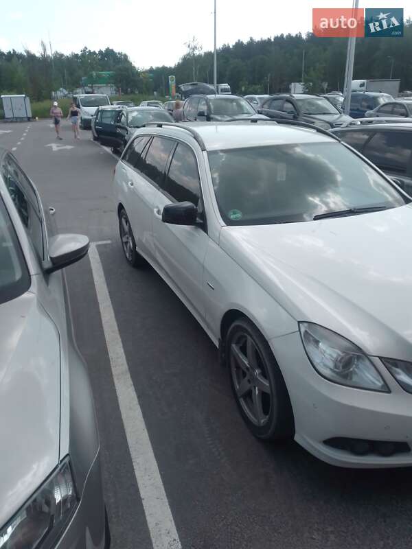 Універсал Mercedes-Benz E-Class 2010 в Житомирі