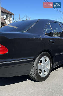 Седан Mercedes-Benz E-Class 2000 в 
