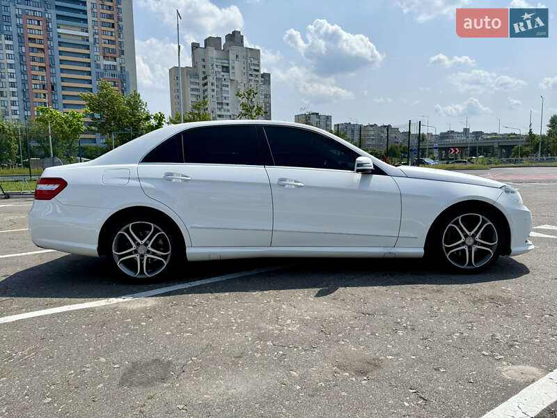 Седан Mercedes-Benz E-Class 2012 в Киеве