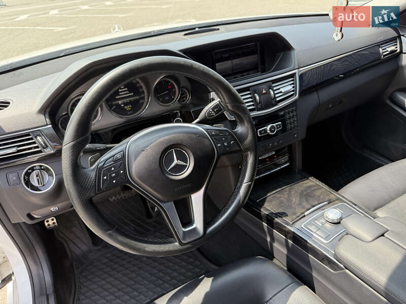 Седан Mercedes-Benz E-Class 2012 в Киеве