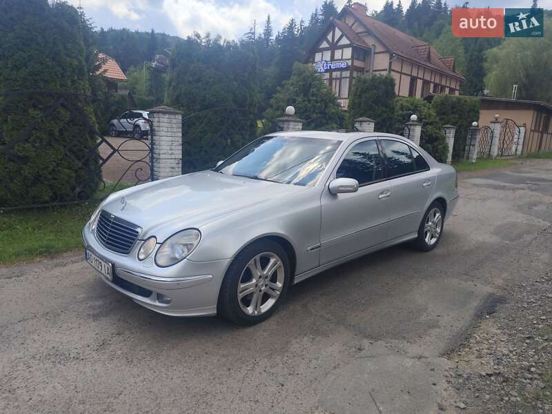 Седан Mercedes-Benz E-Class 2006 в Воловце