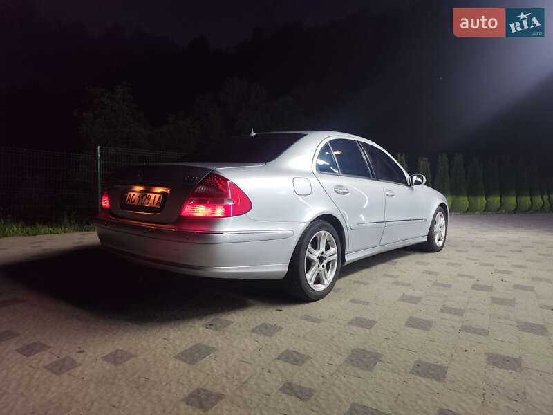 Седан Mercedes-Benz E-Class 2006 в Воловце