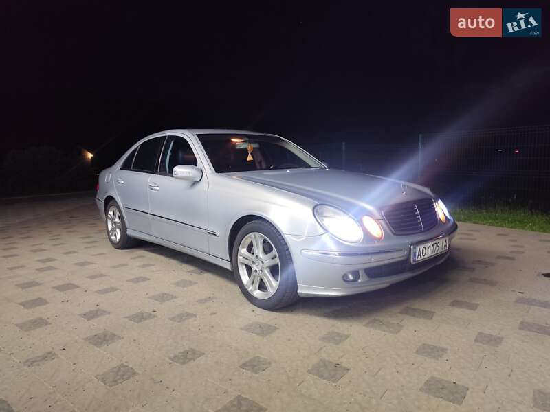 Седан Mercedes-Benz E-Class 2006 в Воловце