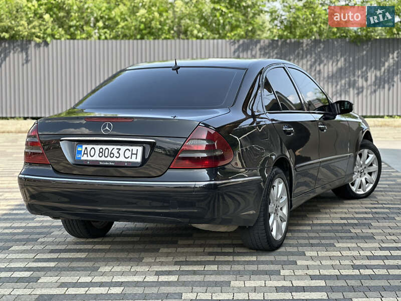 Седан Mercedes-Benz E-Class 2003 в Сваляве