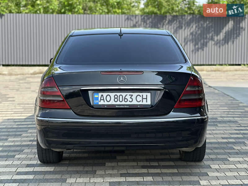 Седан Mercedes-Benz E-Class 2003 в Сваляве
