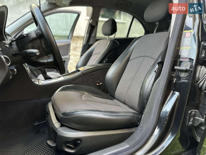 Седан Mercedes-Benz E-Class 2003 в Сваляве