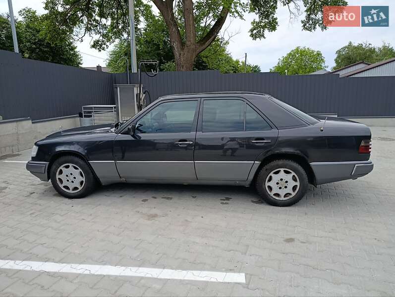 Седан Mercedes-Benz E-Class 1993 в Луцке