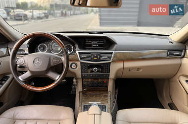 Седан Mercedes-Benz E-Class 2011 в 
