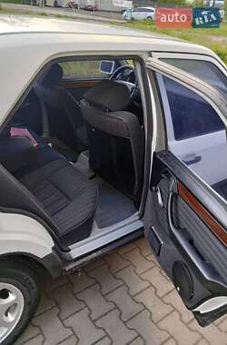 Седан Mercedes-Benz E-Class 1988 в 