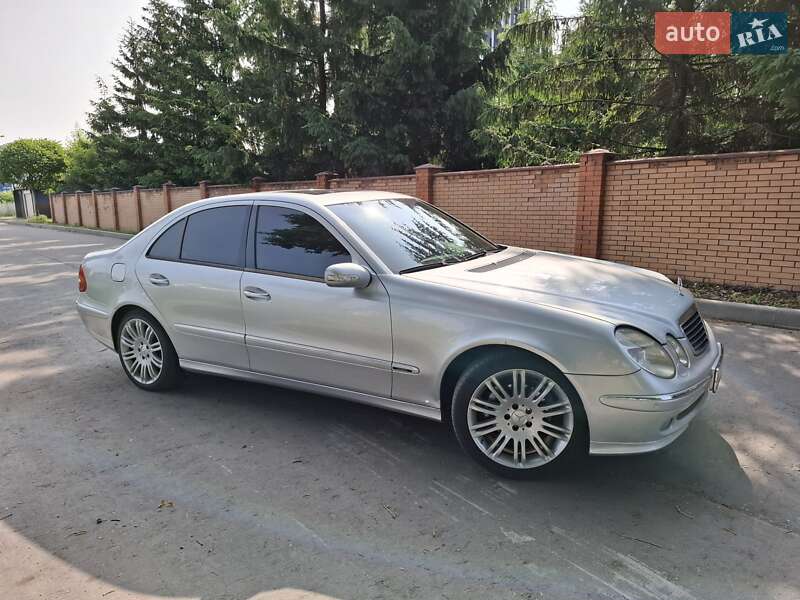 Седан Mercedes-Benz E-Class 2003 в Киеве