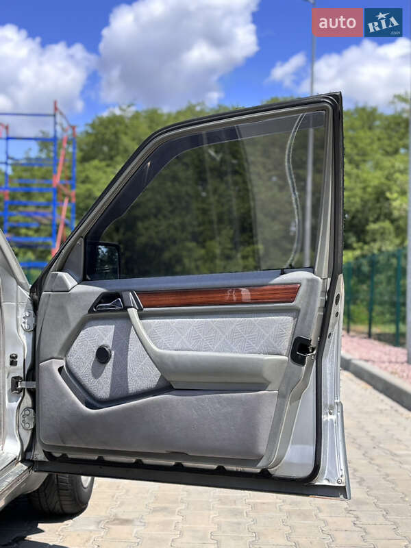 Седан Mercedes-Benz E-Class 1994 в Кременчуге