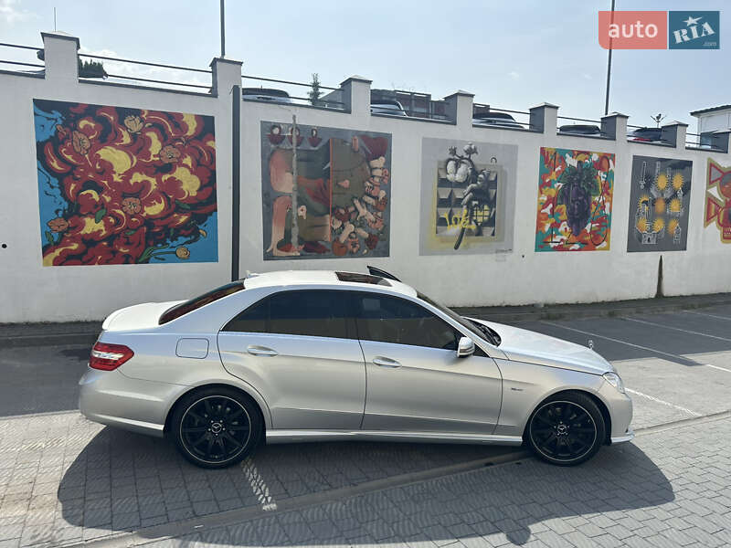 Седан Mercedes-Benz E-Class 2011 в Львове