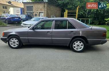 Седан Mercedes-Benz E-Class 1992 в 