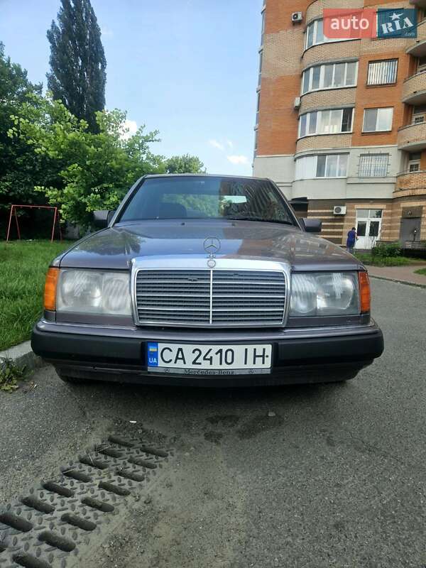 Седан Mercedes-Benz E-Class 1992 в Киеве