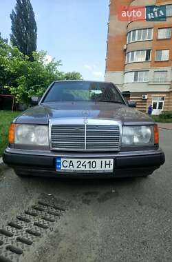 Седан Mercedes-Benz E-Class 1992 в 