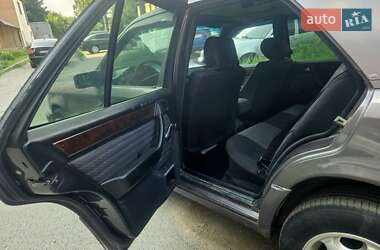 Седан Mercedes-Benz E-Class 1992 в 