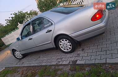 Седан Mercedes-Benz E-Class 2000 в 