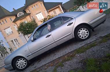 Седан Mercedes-Benz E-Class 2000 в 
