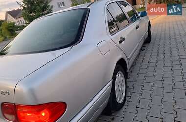 Седан Mercedes-Benz E-Class 2000 в 