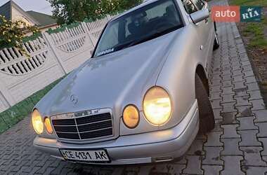 Седан Mercedes-Benz E-Class 2000 в 