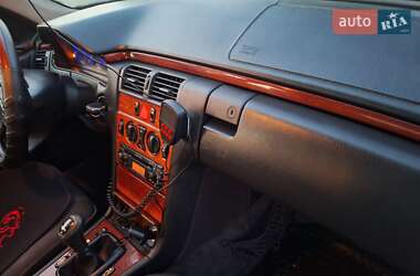 Седан Mercedes-Benz E-Class 2000 в 
