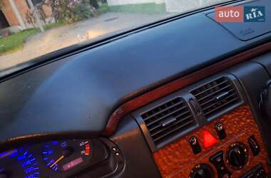 Седан Mercedes-Benz E-Class 2000 в 