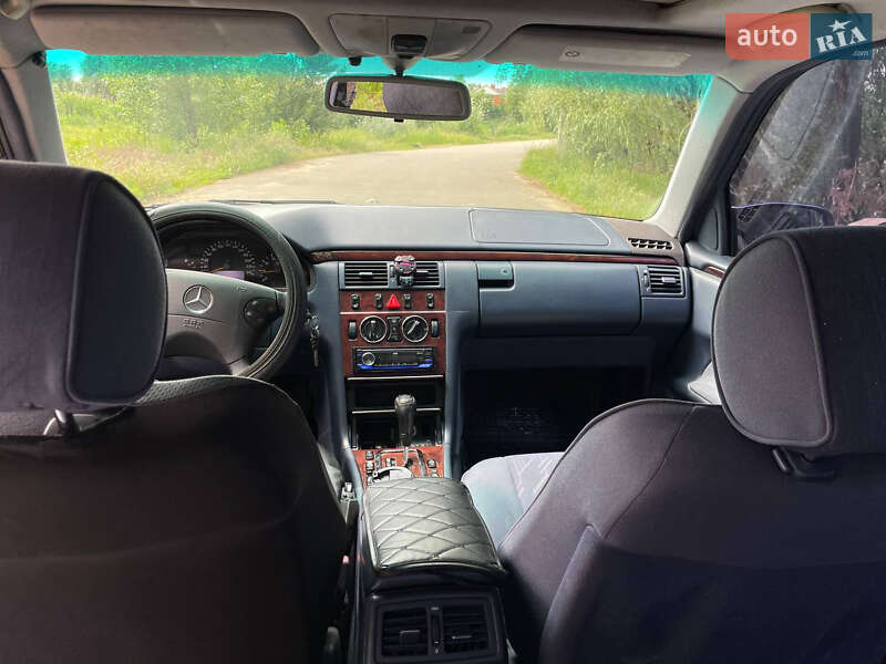 Седан Mercedes-Benz E-Class 2000 в Киеве