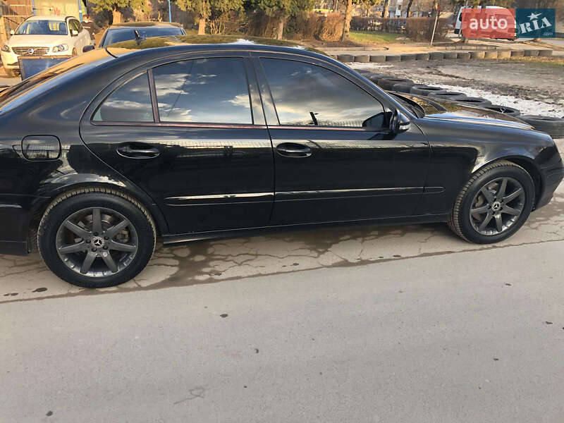 Седан Mercedes-Benz E-Class 2007 в Львове