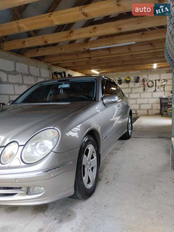 Седан Mercedes-Benz E-Class 2005 в Калиновке